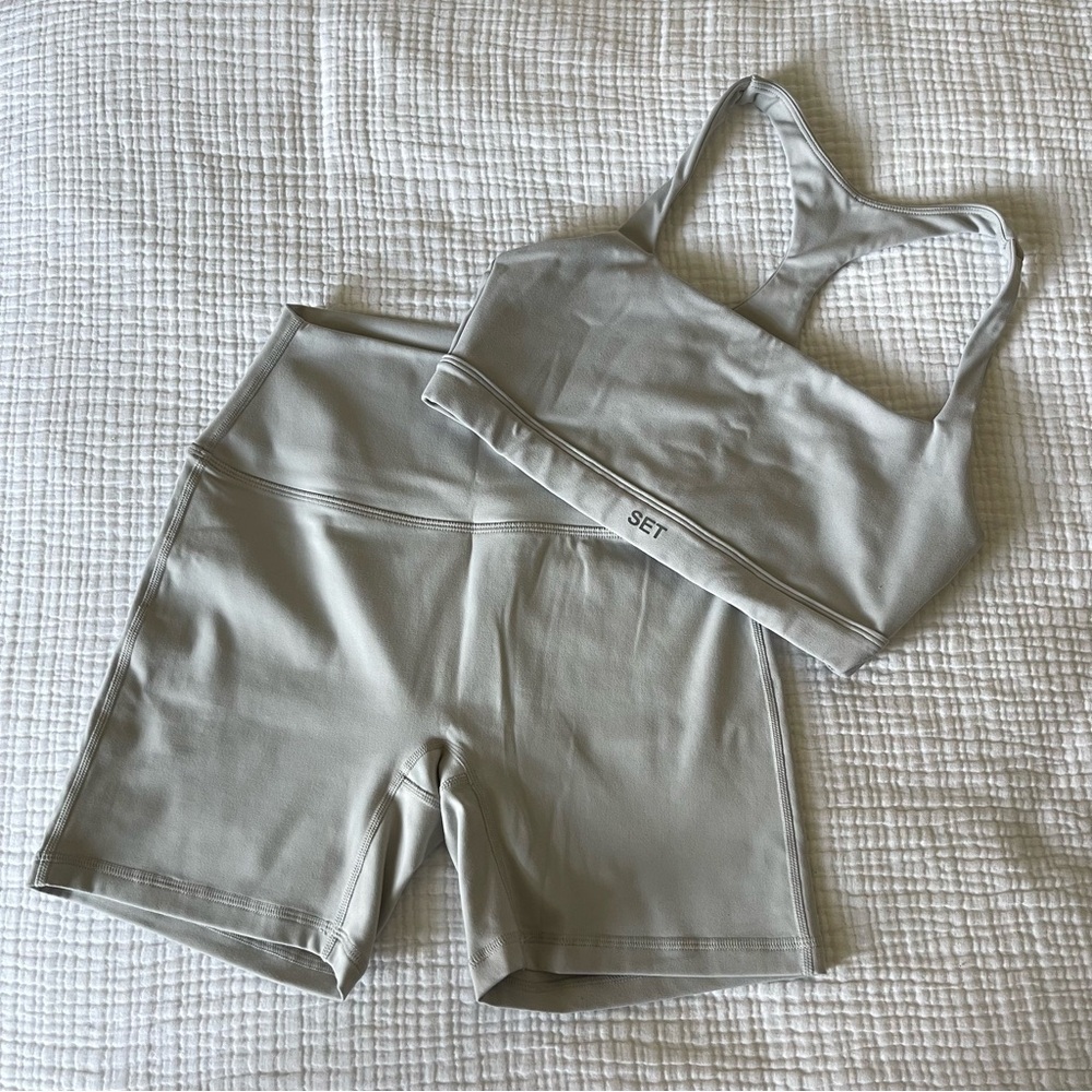 Set Active Grey Top and Shorts Set